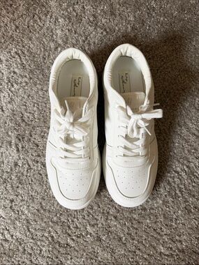 Vintage Havana All-White Star Accent Sneakers
